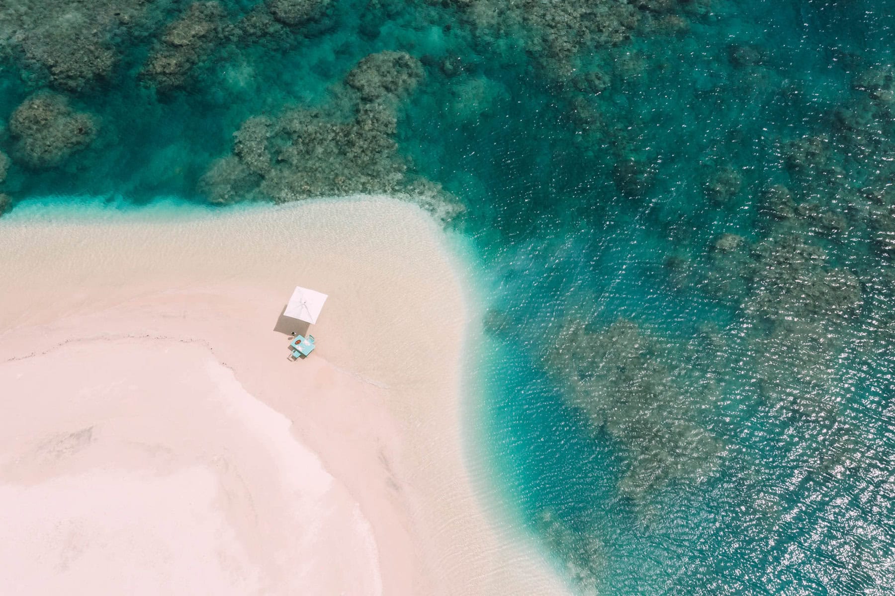 Miavana - Dining - Lunch on Beach 2500px 020